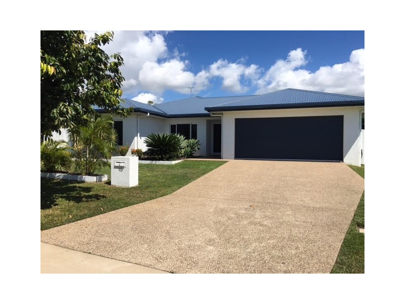 15 Rattray Street, Bushland Beach QLD 4818