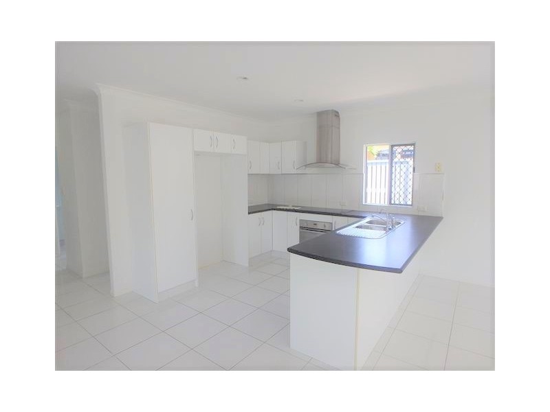 15 Rattray Street, Bushland Beach QLD 4818