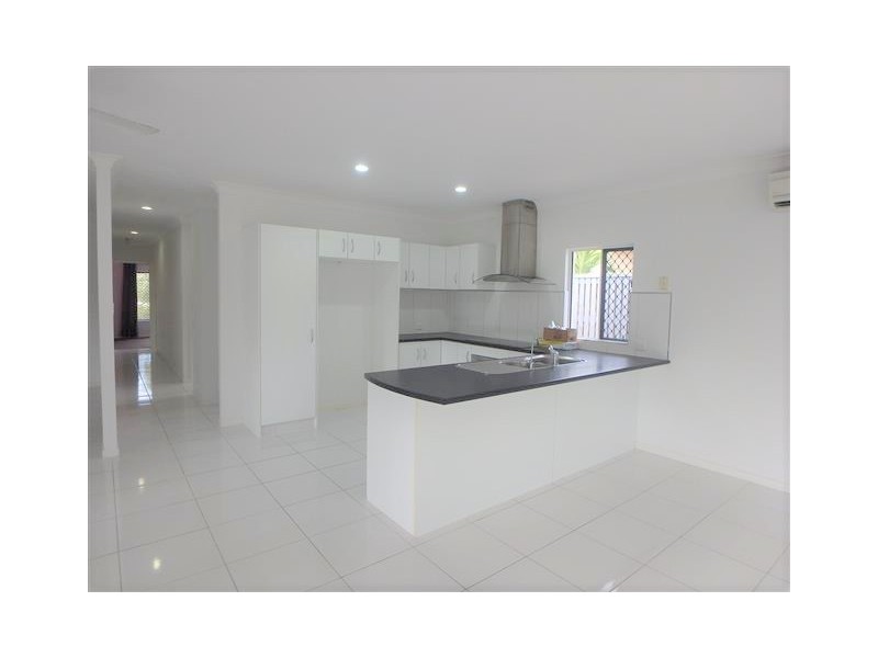 15 Rattray Street, Bushland Beach QLD 4818