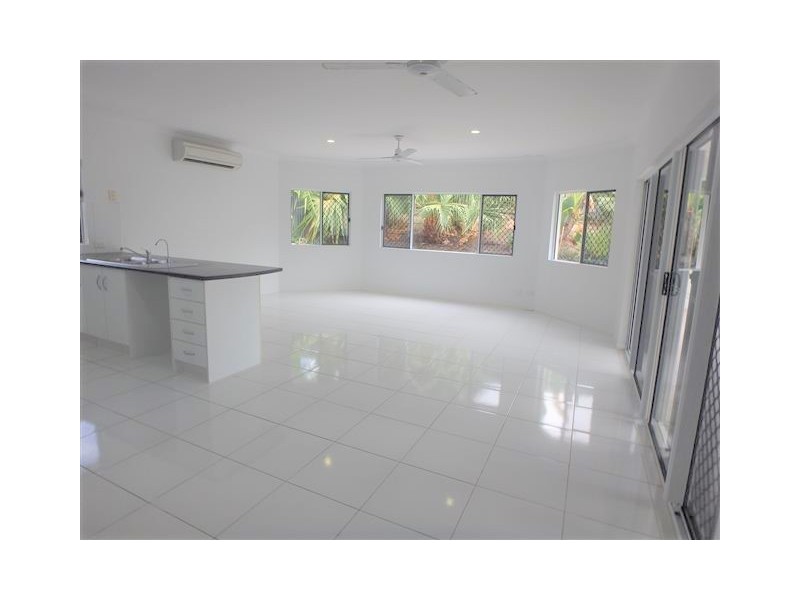 15 Rattray Street, Bushland Beach QLD 4818