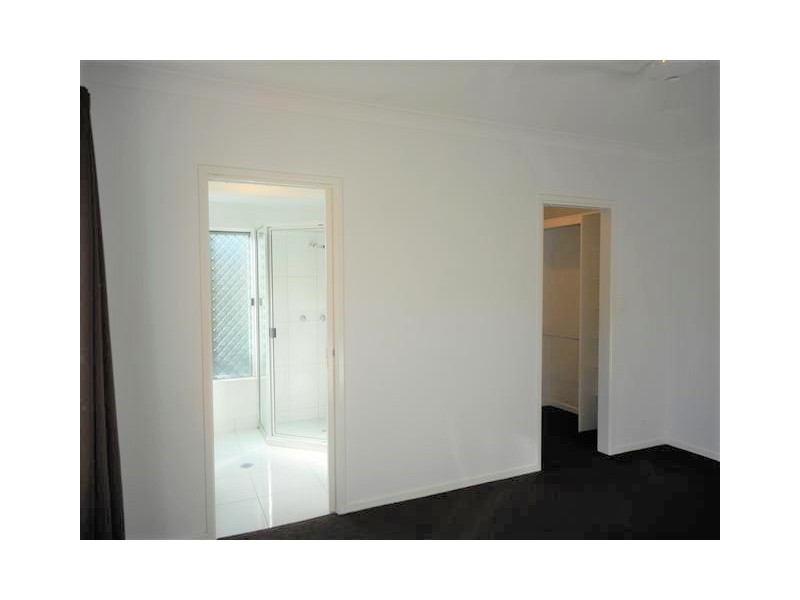 15 Rattray Street, Bushland Beach QLD 4818