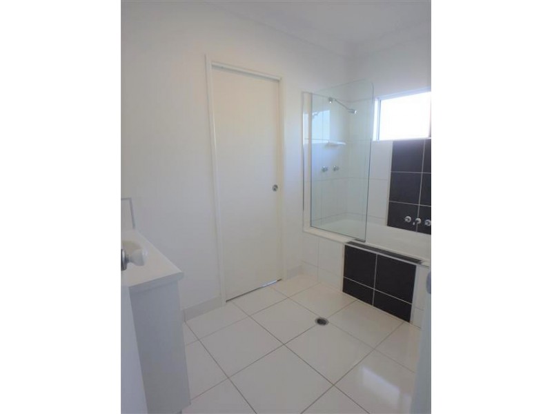 15 Rattray Street, Bushland Beach QLD 4818
