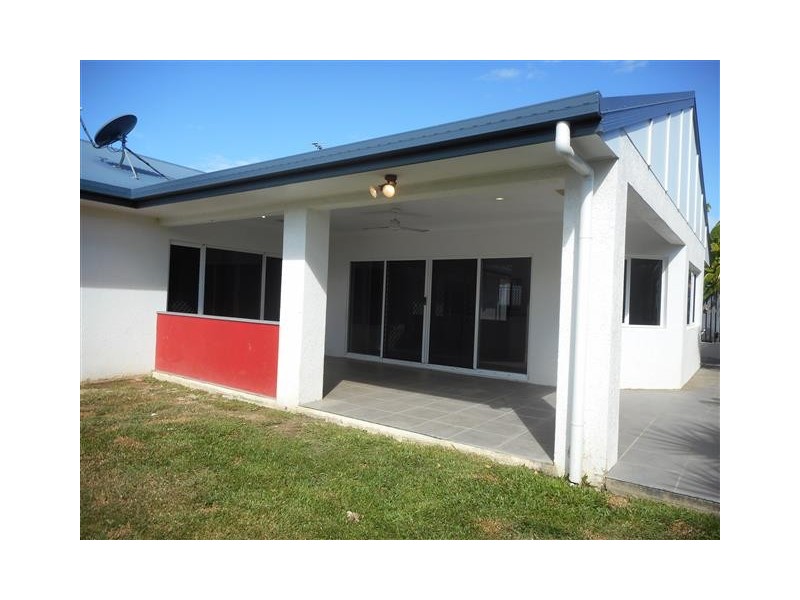 15 Rattray Street, Bushland Beach QLD 4818