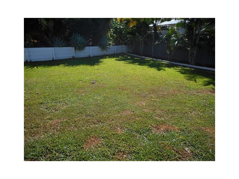 15 Rattray Street, Bushland Beach QLD 4818