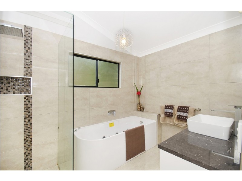 60 St Albans Road, Mount Louisa QLD 4814