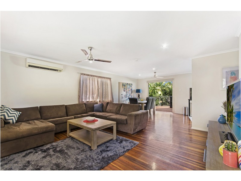 26 Buchanan Street, Mount Louisa QLD 4814