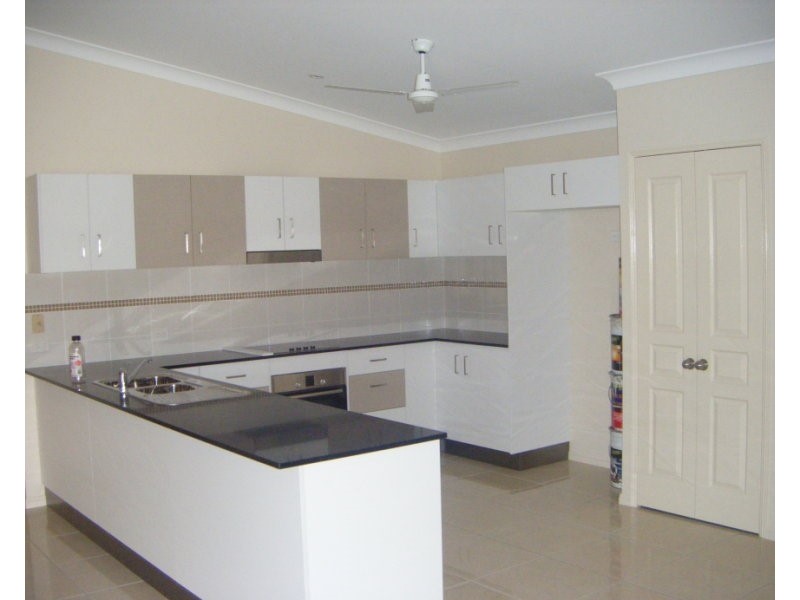 1 Macona Street, Bushland Beach QLD 4818