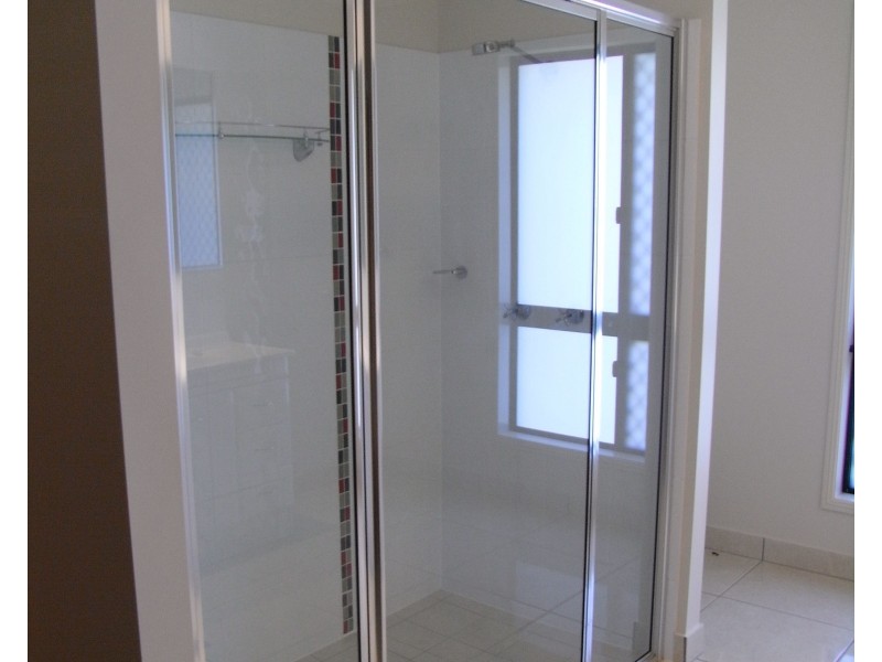 1 Macona Street, Bushland Beach QLD 4818