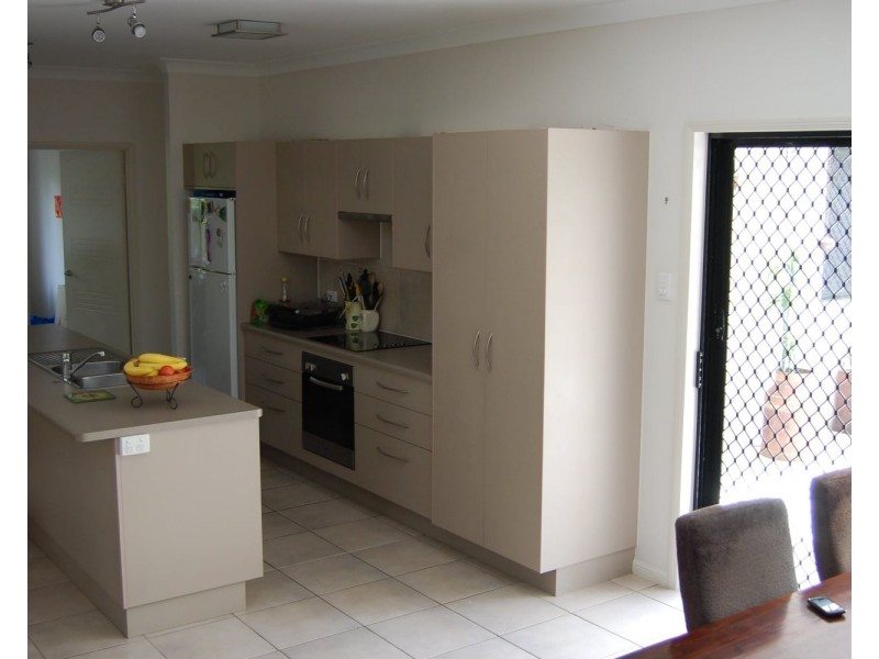 7 Hook Place, Bushland Beach QLD 4818