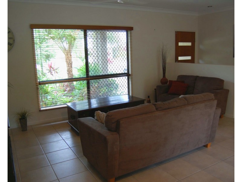 7 Hook Place, Bushland Beach QLD 4818