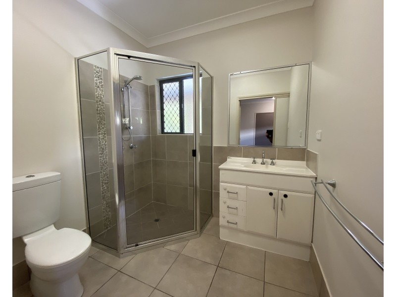 7 Hook Place, Bushland Beach QLD 4818