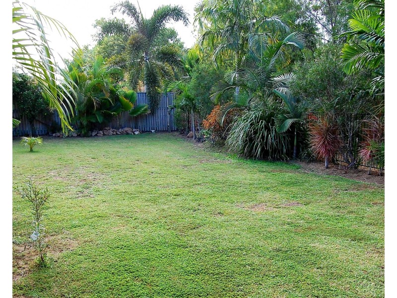 7 Hook Place, Bushland Beach QLD 4818