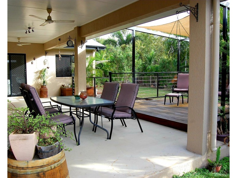 7 Hook Place, Bushland Beach QLD 4818