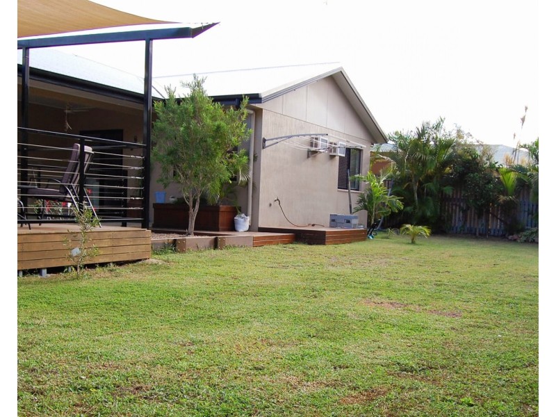 7 Hook Place, Bushland Beach QLD 4818