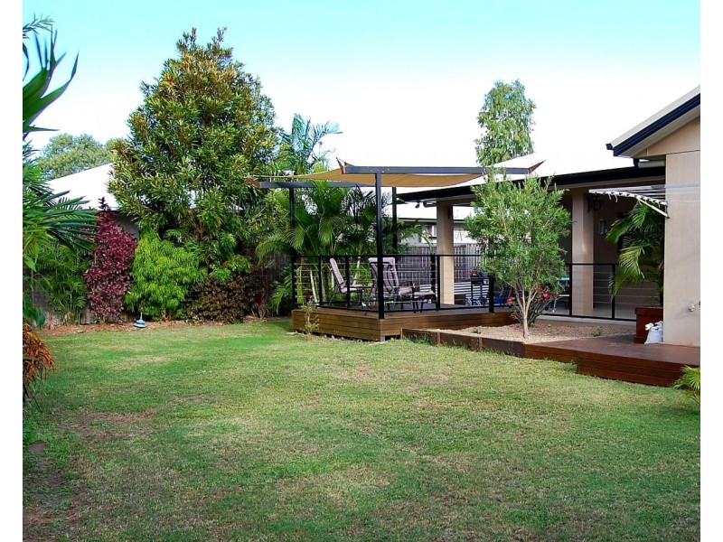 7 Hook Place, Bushland Beach QLD 4818