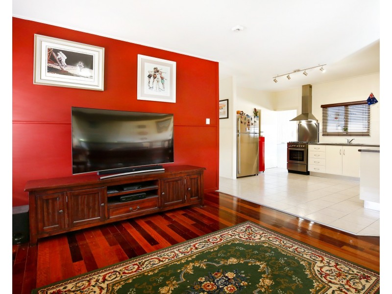 10 Lowth Street, Rosslea QLD 4812