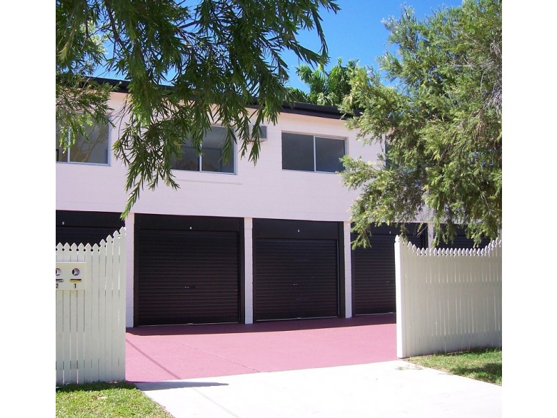 2/17 Maroong Street, Currajong QLD 4812