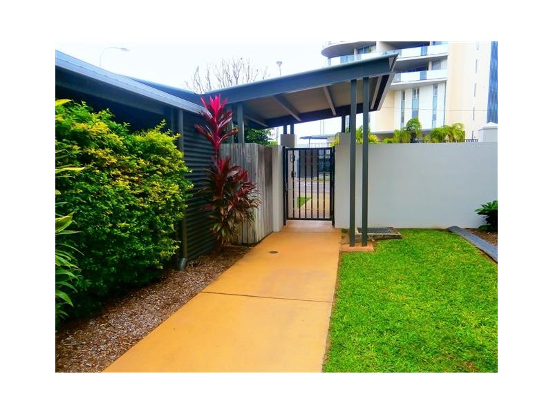 2/11-17 Stanley Street, Townsville City QLD 4810