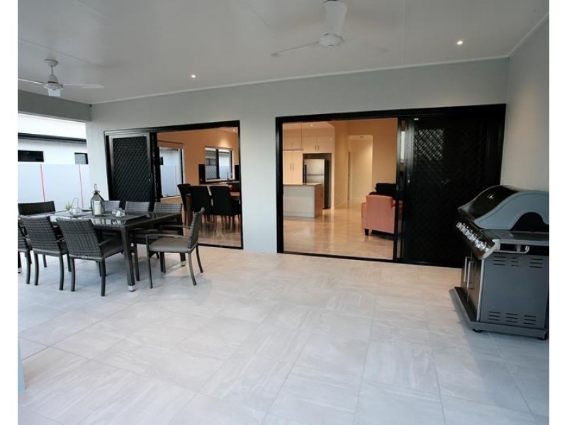 10 Cassinia Street, Mount Low QLD 4818