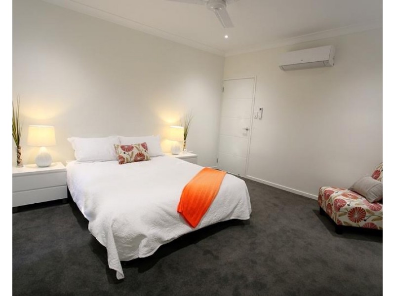 10 Cassinia Street, Mount Low QLD 4818