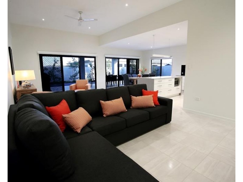 10 Cassinia Street, Mount Low QLD 4818