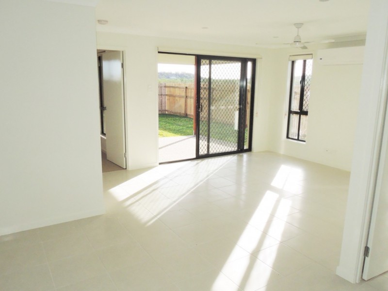 2/17 BARKLYA STREET, Mount Low QLD 4818