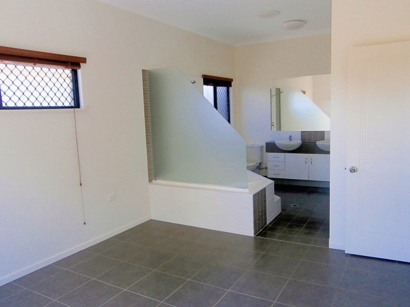 66 Shutehaven Circuit, Bushland Beach QLD 4818