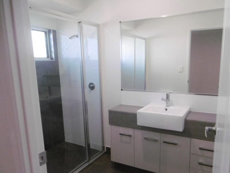 8 Highgrove Avenue, Mount Louisa QLD 4814