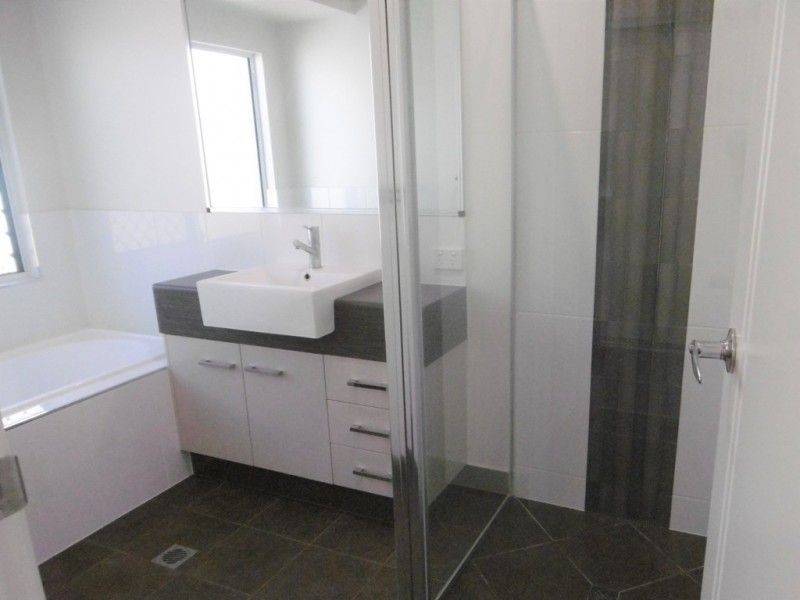 8 Highgrove Avenue, Mount Louisa QLD 4814