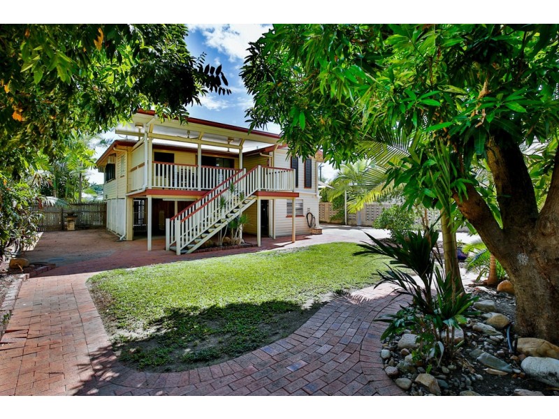 7 Roberts Street, Hermit Park QLD 4812