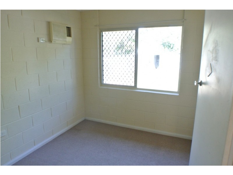 1 and 2 / 42 Cambridge Street, Gulliver QLD 4812