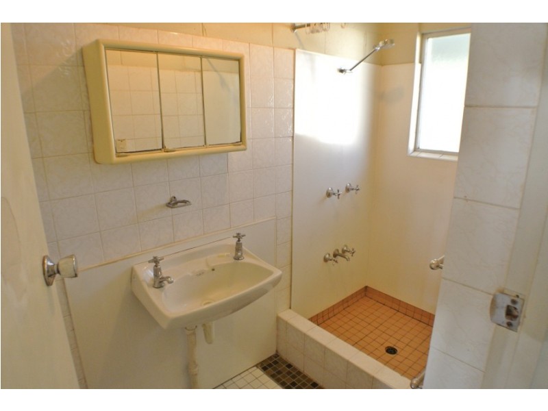 1 and 2 / 42 Cambridge Street, Gulliver QLD 4812