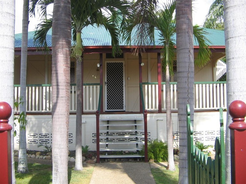 14 EIGHTH  AVENUE, South Townsville QLD 4810