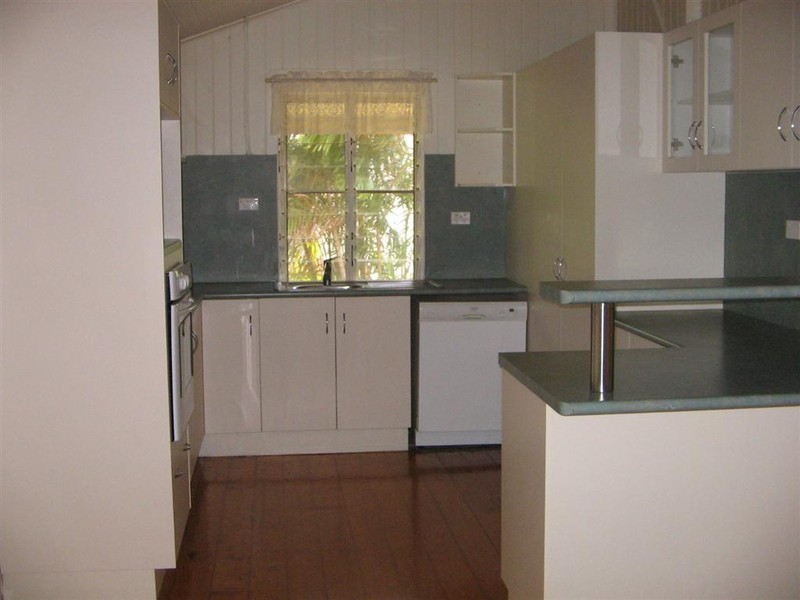 14 EIGHTH  AVENUE, South Townsville QLD 4810