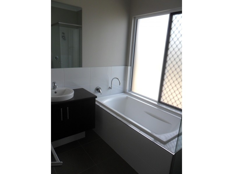 14 BATIKI CIRCUIT, Burdell QLD 4818