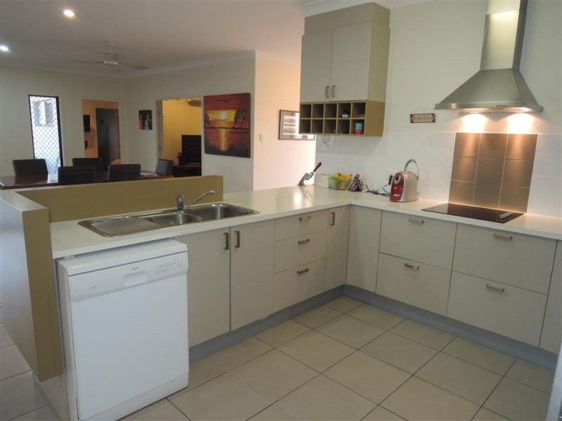 37 Ellsworth Drive, Mount Louisa QLD 4814