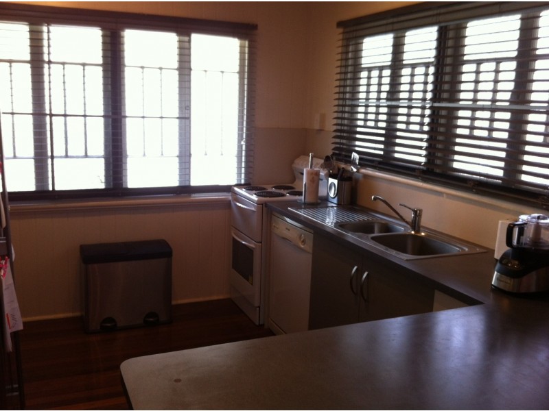 13 Townsville Street, West End QLD 4810