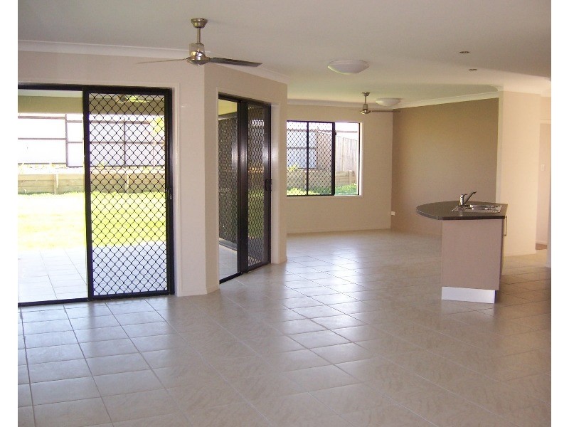 4 Mentmore Court, Bushland Beach QLD 4818