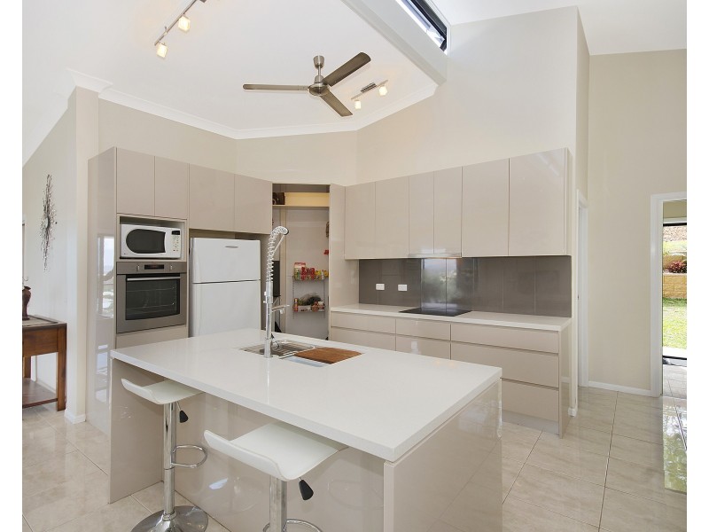 60 St Albans Road, Mount Louisa QLD 4814