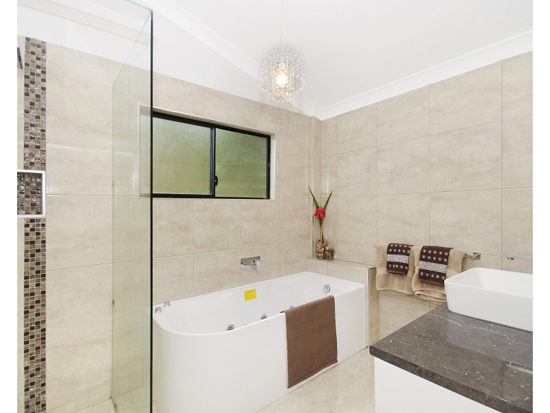 60 St Albans Road, Mount Louisa QLD 4814