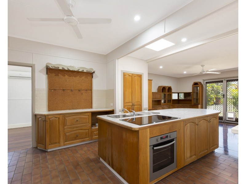 377 Ross River Road, Cranbrook QLD 4814