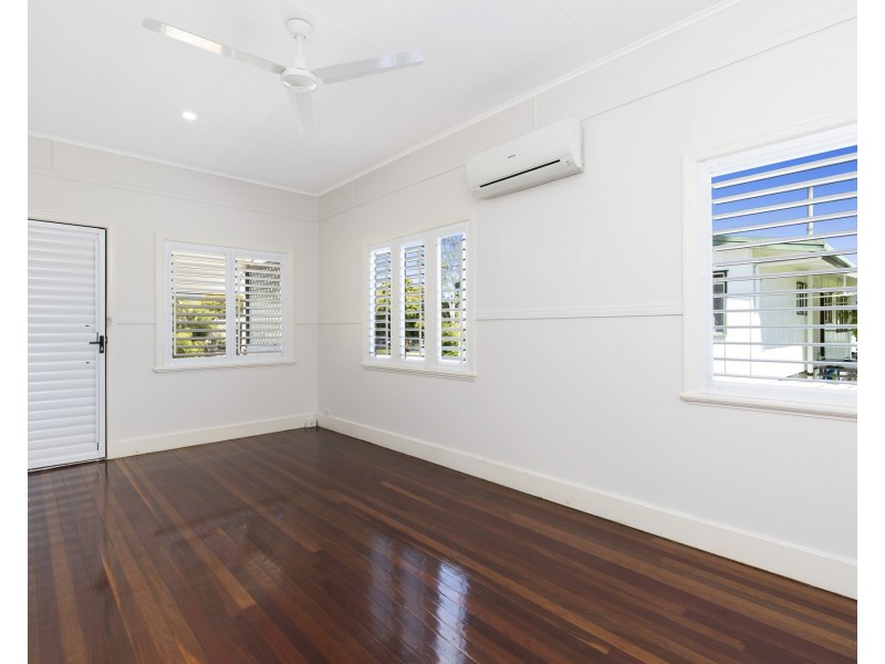 377 Ross River Road, Cranbrook QLD 4814