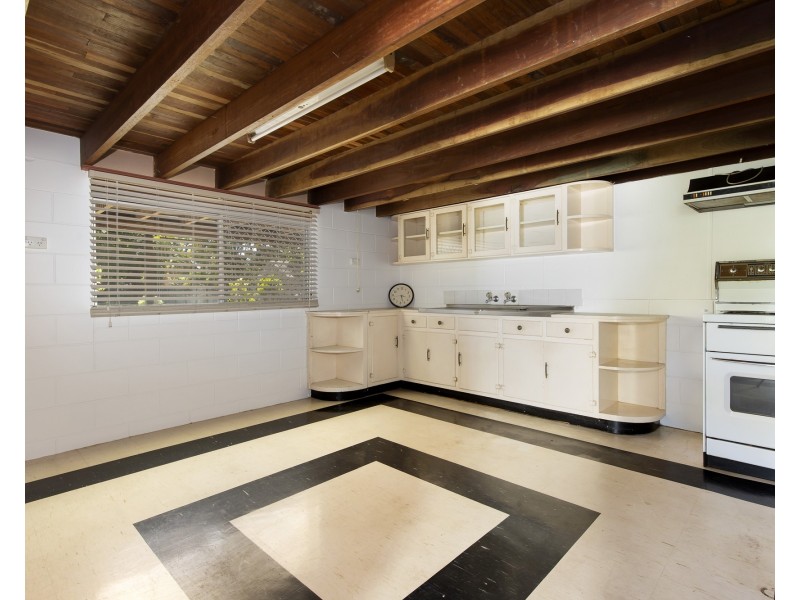 377 Ross River Road, Cranbrook QLD 4814