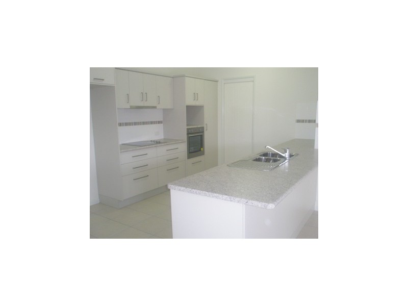 5 Ningaloo Crescent, Burdell QLD 4818