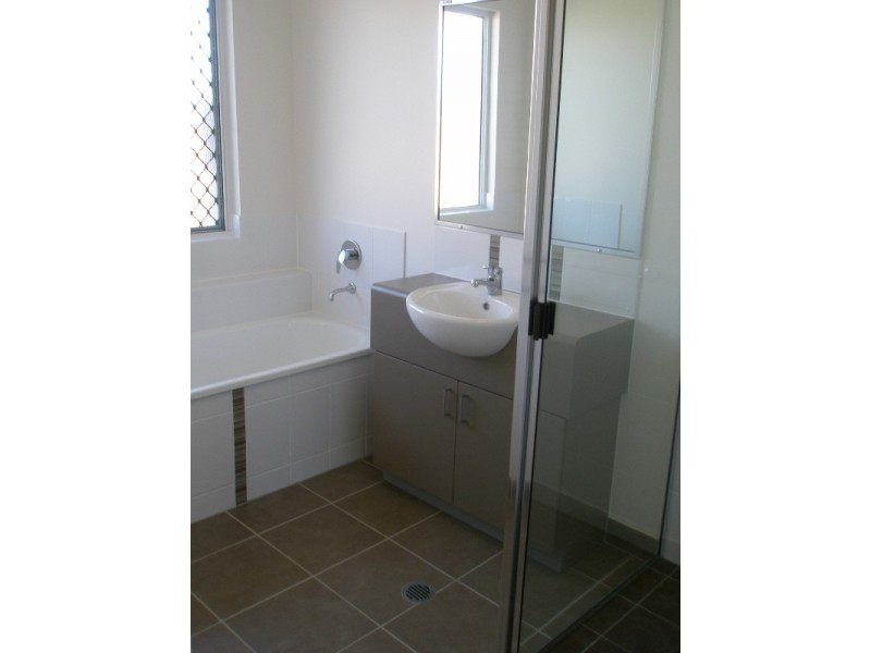 16 Pierce Street, Mount Louisa QLD 4814