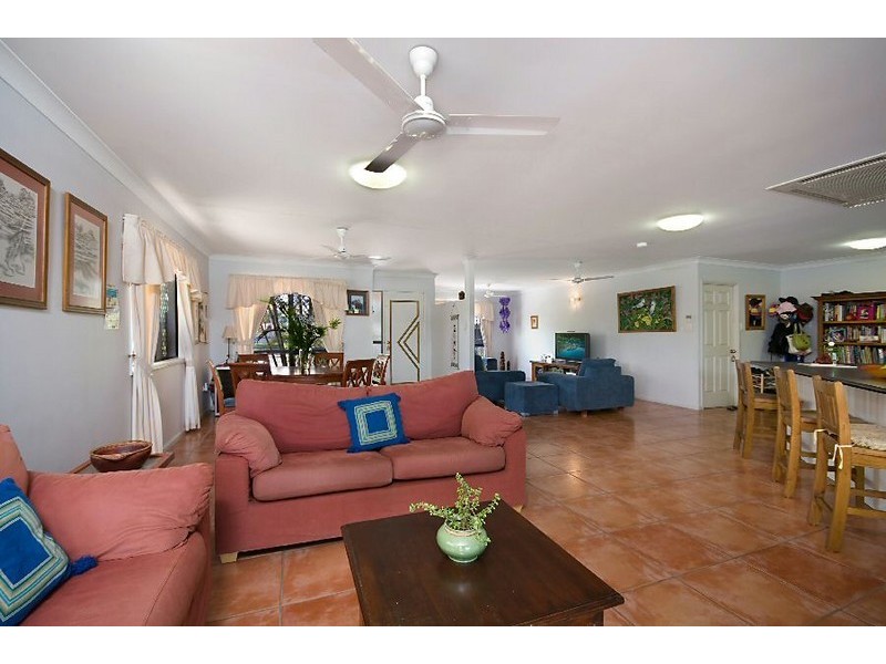 116-118 Martinez Avenue, West End QLD 4810