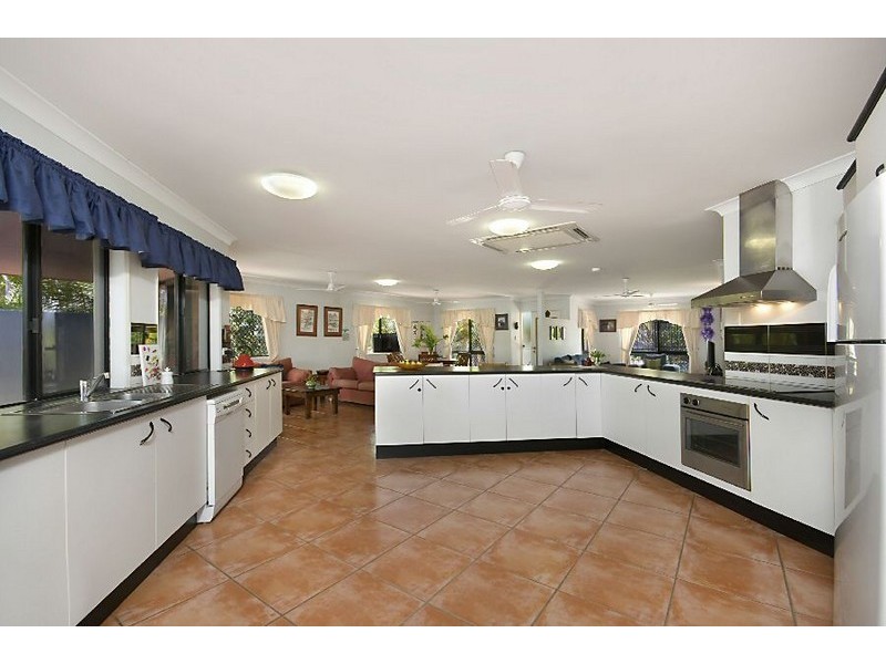 116-118 Martinez Avenue, West End QLD 4810