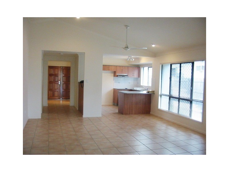 92 Estuary Parade, Douglas QLD 4814