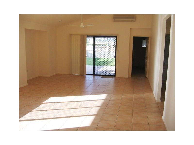 92 Estuary Parade, Douglas QLD 4814