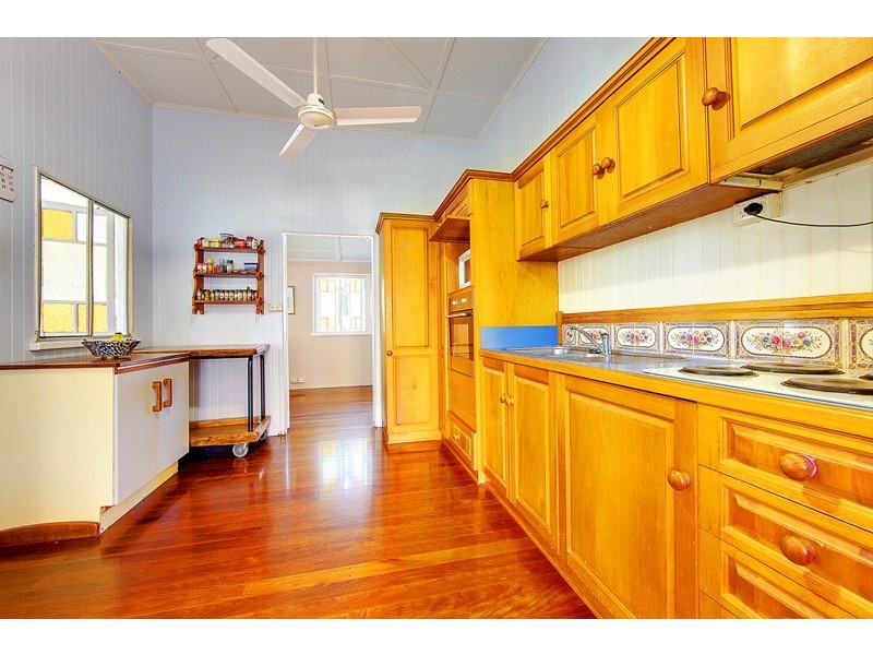 65 Livingstone Street, West End QLD 4810